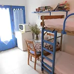 Zenzela Surf House *