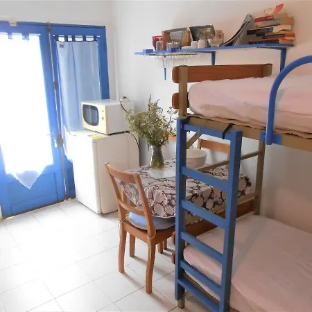 Zenzela Surf House *